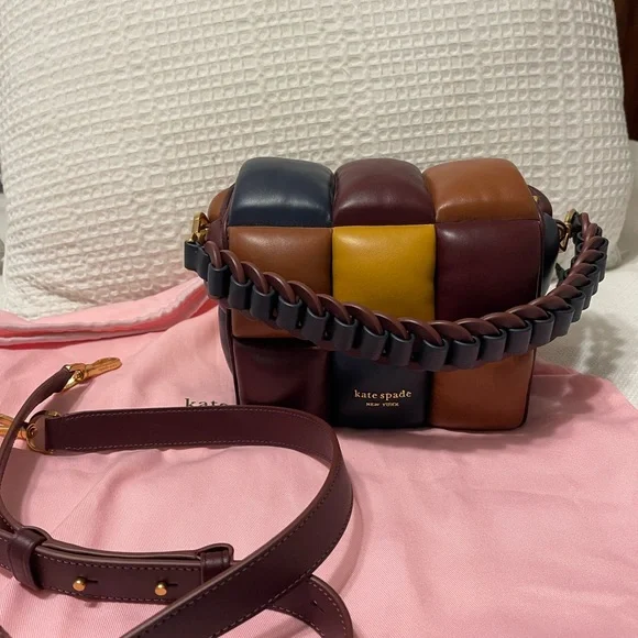 Kate Spade's Boxxy 3D Leather Crossbody - Picture 7 of 8